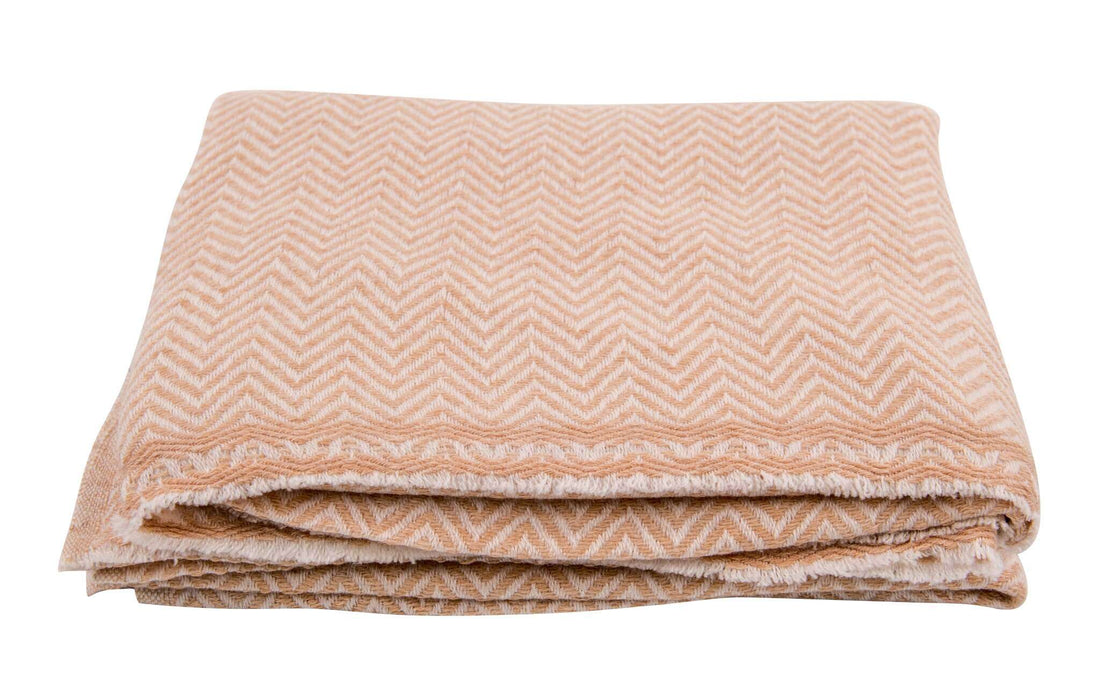 Kaschmirdecke goldbeige mit großem Fischgrätenmuster